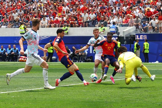 FIFA World Cup, WM, Weltmeisterschaft, Fussball 2026: Spain v Belgium LOS ANGELES, USA - 10th July 2026: Mikel Merino of Spain scores his side s second goal during the FIFA World Cup 2026 quarter-final match between Spain and Belgium at Los Angeles Stadium Los Angeles Los Angeles Stadium United States of America Copyright: xCraigxMercerx xPeakxActionxPhotosx
