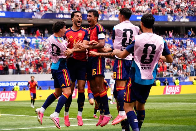 July 10, 2026, Inglewood, California, United States: Mikel Merino of Spain celebrates after scoring his team s second goal with teammates during the FIFA World Cup, WM, Weltmeisterschaft, Fussball 2026 Quarter Final match between Spain and Belgium at Los Angeles Stadium on July 10, 2026 in Inglewood, California. Spain V Belgium: Quarter Final - FIFA World Cup 2026  - ZUMAa181 20260710_zaa_a181_083 Copyright: xJosexBretonx