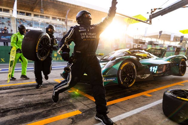 FIA WEC - 6 HOURS OF SAO PAULO 2026 007 GAMBLE Tom (gbr), TINCKNELL Harry (gbr), Aston Martin THOR Team, Aston Martin Valkyrie 007, Hypercar, mechanic, mecanicien pitlane, during the 6 Hours of Sao Paulo 2026, 4th round of the 2026 FIA World Endurance Championship, from July 10 to 12, 2026 on the Interlagos Circuit in Sao Paulo, Brazil -  Copyright: xJoaoxFilipex