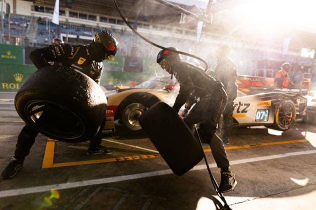 FIA WEC - 6 HOURS OF SAO PAULO 2026 12 NATO Norman (fra), STEVENS Will (gbr), Cadillac Hertz Team Jota, Cadillac V-Series.R 12, Hypercar, mechanic, mecanicien during the 6 Hours of Sao Paulo 2026, 4th round of the 2026 FIA World Endurance Championship, from July 10 to 12, 2026 on the Interlagos Circuit in Sao Paulo, Brazil -  Copyright: xJoaoxFilipex