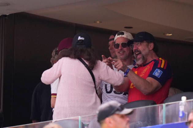 Fußball, FIFA WM 2026, Spanien - Belgien, Prominente auf der Tribüne #2 July 9, 2026, Inglewood, California, United States: Javier Bardem, Brad Pitt and Penelope Cruz attend during the FIFA World Cup, WM, Weltmeisterschaft, Fussball 2026 Quarter Final match between Spain and Belgium at Los Angeles Stadium on July 10, 2026 in Inglewood, California. Spain V Belgium: Quarter Final - FIFA World Cup 2026  - ZUMAa181 20260709_zaa_a181_160 Copyright: xJosexBretonx