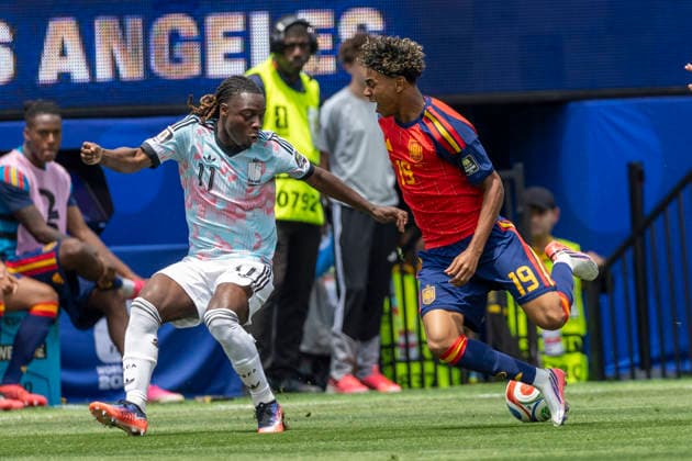 Spain Vs. Belgium FIFA World Cup, WM, Weltmeisterschaft, Fussball quarterfinal soccer match in Los Angeles, USA - 10 Jul 2026 Belgium s Jérémy Doku (11)and Spain’s Lamine Yamal (19) seen in action during the FIFA World Cup quarterfinal soccer match at SoFi Stadium. Los Angeles United States Copyright: xRingoxChiux xSOPAxImagesx 20260710RC.FIFA_020