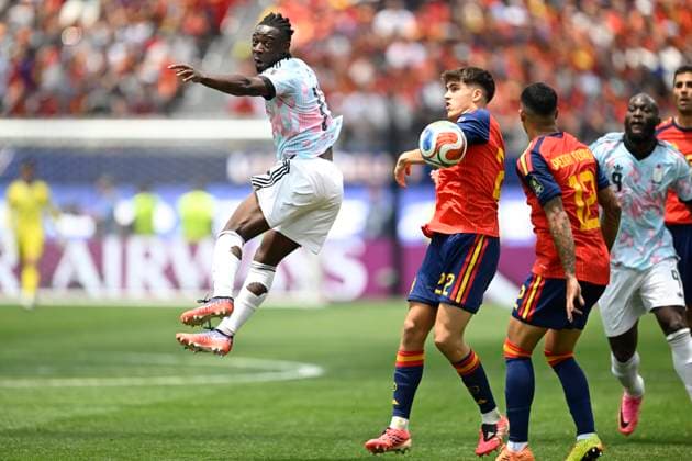 Spain vs Belgium - FIFA World Cup, WM, Weltmeisterschaft, Fussball 2026 LOS ANGELES, UNITED STATES OF AMERICA - JULY 10 : Doku Jeremy forward of Belgium and Cubarsi Pau defender of Spain jumping towards the ball pictured during the FIFA World Cup 2026 round of 8 match between Spain and Belgium at the SoFi stadium on July 10, 2026 in Los Angeles, United States of America, 10 07 2026 Los Angeles United States of America  Copyright: xNicoxVereeckenx