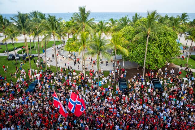 World Cup 2026 Miami Beach, Florida , USA 20260710. Norwegian supporters party in the streets before the quarter-final of the 2026 World Cup between Norway and England. Photo: Fredrik Varfjell NTB Miami Beach, Florida United States EDITORIAL USE ONLY. RESTRICTED USE FOR BETTING COMPANIES Ref:_SPOpJ1XYGG7vOg.jpg *** 2026 World Cup, Miami Beach, Florida, USA 20260710 Norwegian fans celebrate in the streets before the quarterfinal of the 2026 World Cup between Norway and England. Photo by Fredrik Varfjell, NTB, Miami Beach, Florida, United States. EDITORIAL USE ONLY. RESTRICTED USE FOR BETTING COMPANIES.  Copyright: xFredrikxVarfjellx xNTBx