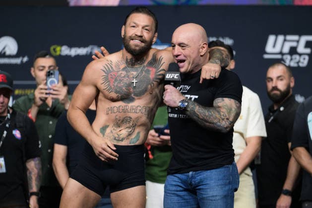 July 10, 2026, Las Vegas, Nevada, USA: CONOR MCGREGOR weighed 170.5 lbs and MAX HOLLOWAY weighed 170 lbs during ceremonial weigh-in at the T-Mobile Arena in Las Vegas. UFC 329: Conor McGregor And Max Holloway Intense Face Off  - ZUMAo117 20260710_zsp_o117_005 Copyright: xMikaelxOnax