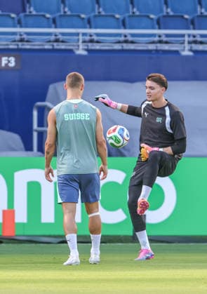 JULY 10, 2026: Switzerland goalkeeper Marvin Keller (21) and teammates practice ahead of their match against Argentina at Sporting Park in Kansas City, KS. CSM FIFA World Cup, WM, Weltmeisterschaft, Fussball 2026: Switzerland JUL 10th  - ZUMAc04_ 20260710_zma_c04_064 Copyright: xRomanxPunox
