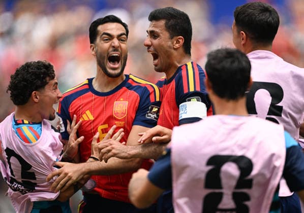 260711 -- LOS ANGELES, July 11, 2026 -- Mikel Merino 2nd L of Spain celebrates scoring with his teammate during the quarter final match between Spain and Belgium at the 2026 FIFA World Cup, WM, Weltmeisterschaft, Fussball at Los Angeles Stadium in Los Angeles, the United States, July 10, 2026. SPU.S.-LOS ANGELES-FOOTBALL-FIFA WORLD CUP-QUARTER FINAL-ESP VS BEL WuxXiaoling  (SP)U.S.-LOS ANGELES-FOOTBALL-FIFA WORLD CUP-QUARTER FINAL-ESP VS BEL IMAGO WuxXiaoling  imago images 0861300842
