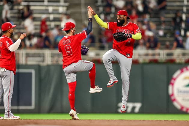 July 10th, 2026: Los Angeles Angels right fielder Jo Adell (7) and The Los Angeles Angels celebrate the win after a MLB, Baseball Herren, USA Baseball game between the Los Angeles Angels and the Minnesota Twins at Target Field in Minneapolis, Minnesota. CSM Minneapolis USA - ZUMAc04_ 20260710_zma_c04_119 Copyright: xStevenxGarciax