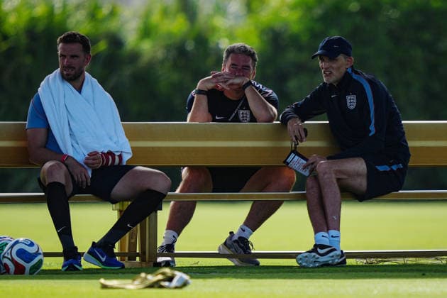 (260711) -- MIAMI, July 11, 2026 -- Thomas Tuche (R), head coach of England, is seen during a training session ahead of the quarterfinal between England and Norway at the 2026 FIFA World Cup, WM, Weltmeisterschaft, Fussball in Miami, the United States, on July 10, 2026. ) (SP)U.S.-MIAMI-FOOTBALL-FIFA WORLD CUP-TEAM ENGLAND-TRAINING JiaxHaocheng 