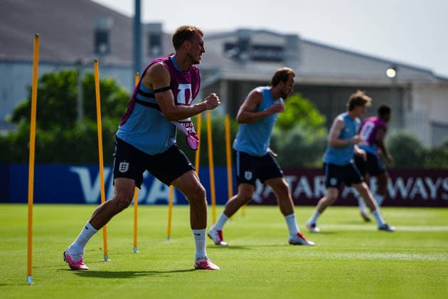 (260711) -- MIAMI, July 11, 2026 -- Dan Burn (front) of England attends a training session ahead of the quarterfinal between England and Norway at the 2026 FIFA World Cup, WM, Weltmeisterschaft, Fussball in Miami, the United States, on July 10, 2026. ) (SP)U.S.-MIAMI-FOOTBALL-FIFA WORLD CUP-TEAM ENGLAND-TRAINING JiaxHaocheng 