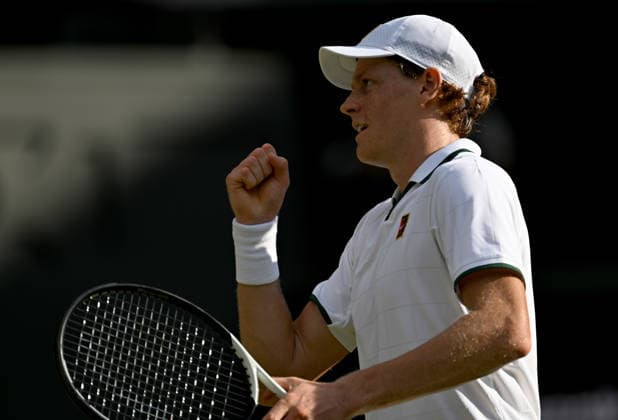 (260711) -- LONDON, July 11, 2026 -- Jannik Sinner reacts during the men s singles semifinal between Jannik Sinner of Italy and Novak Djokovic of Serbia at the Wimbledon Tennis Championships in London, Britain, on July 10, 2026. ) (SP)BRITAIN-LONDON-TENNIS-WIMBLEDON-MEN S SINGLES LixYing 
