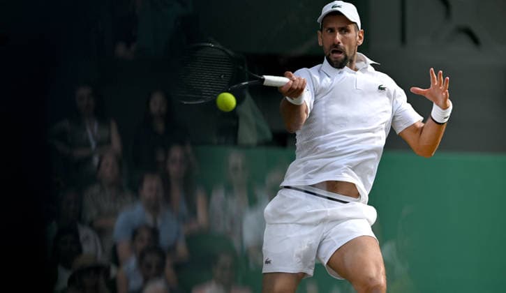 (260711) -- LONDON, July 11, 2026 -- Novak Djokovic hits a return during the men s singles semifinal between Jannik Sinner of Italy and Novak Djokovic of Serbia at the Wimbledon Tennis Championships in London, Britain, on July 10, 2026. ) (SP)BRITAIN-LONDON-TENNIS-WIMBLEDON-MEN S SINGLES LixYing 