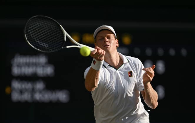 (260711) -- LONDON, July 11, 2026 -- Jannik Sinner hits a return during the men s singles semifinal between Jannik Sinner of Italy and Novak Djokovic of Serbia at the Wimbledon Tennis Championships in London, Britain, on July 10, 2026. ) (SP)BRITAIN-LONDON-TENNIS-WIMBLEDON-MEN S SINGLES LixYing 