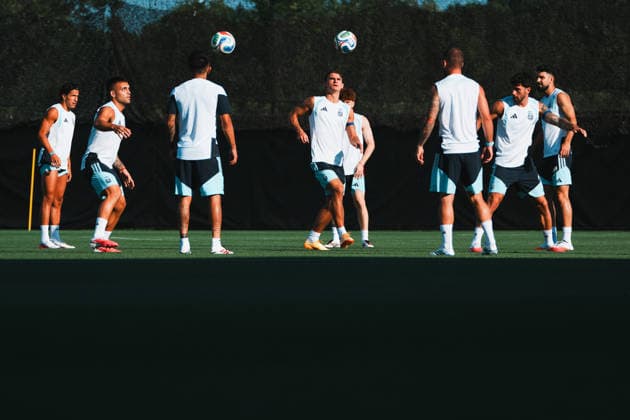 (260711) -- KANSAS CITY, July 11, 2026 -- Players of Argentina attend a training session ahead of the quarterfinal between Argentina and Switzerland at the 2026 FIFA World Cup, WM, Weltmeisterschaft, Fussball in Kansas City, the United States, on July 10, 2026. ) (SP)U.S.-KANSAS CITY-FOOTBALL-FIFA WORLD CUP-TRAINING-TEAM ARGENTINA XuxChang 