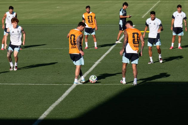(260711) -- KANSAS CITY, July 11, 2026 -- Players of Argentina attend a training session ahead of the quarterfinal between Argentina and Switzerland at the 2026 FIFA World Cup, WM, Weltmeisterschaft, Fussball in Kansas City, the United States, on July 10, 2026. ) (SP)U.S.-KANSAS CITY-FOOTBALL-FIFA WORLD CUP-TRAINING-TEAM ARGENTINA XiaoxYijiu 