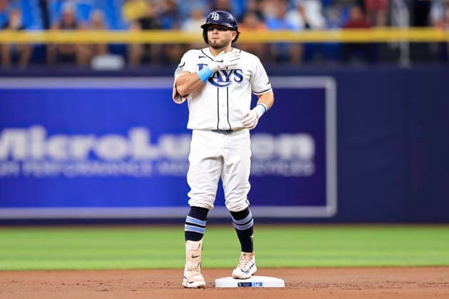 July 10, 2026, St. Petersburg, Florida, USA: Tampa Bay Rays first baseman Jonathan Aranda (8) doubles to center field during an MLB, Baseball Herren, USA game against the Seattle Mariners on July 10, 2026 at Tropicana Field. The Rays beat the Mariners 7-2. St. Petersburg USA - ZUMAh180 20260710_zsp_h180_018 Copyright: xKimxHukarix