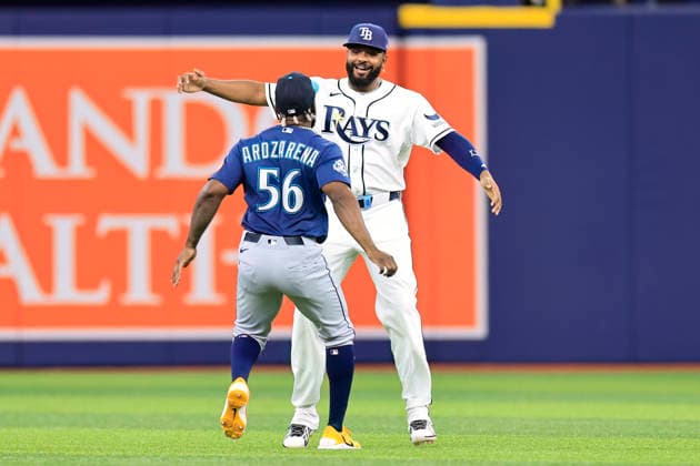 July 10, 2026, St. Petersburg, Florida, USA: Seattle Mariners left fielder Randy Arozarena (56) and Tampa Bay Rays third baseman Junior Caminero (13) greet one another on the field prior to an MLB, Baseball Herren, USA game on July 10, 2026 at Tropicana Field. The Rays beat the Mariners 7-2. St. Petersburg USA - ZUMAh180 20260710_zsp_h180_020 Copyright: xKimxHukarix