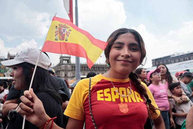 July 10, 2026, Mexico City, Cdmx, Mexico: The Spanish national team, Nationalteam beat Belgium 2oÃ¢1 in a thrilling match the Spaniards scored the winning goal just minutes before the final whistle. Fans from both nationsoÃ¢some Spanish, others BelgianoÃ¢gathered at the Fan Festival to watch the game alongside compatriots. They were joined by Mexicans in costume, including a Merlin the Duck figure, who cheered on the visiting fans as everyone shouted together for the goals, Spain s advancement to the next round, and the unfortunate defeat that ended Belgium s run in the 2026 FIFA World Cup, WM, Weltmeisterschaft, Fussball Mexico City Mexico  - ZUMAp204 20260710_zip_p204_018 Copyright: xJosuexPerezx July 10, 2026, Mexico City, Cdmx, Mexico: The Spanish national team beat Belgium 2oÂ¢Ã¢öÂ¬1 in a thrilling match; the Spani  - ZUMA0861 0861303925st Copyright: xIMAGOx