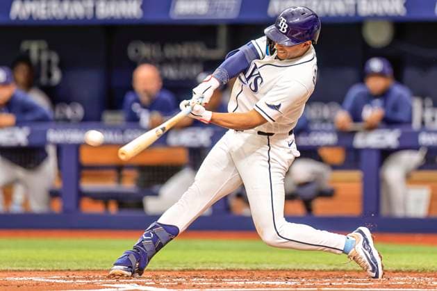 July 10, 2026, St. Petersburg, Florida, USA: Tampa Bay Rays second baseman Richie Palacios (1) lines out to Seattle Mariners center fielder Luke Raley (20) during an MLB, Baseball Herren, USA game on July 10, 2026 at Tropicana Field. The Rays beat the Mariners 7-2. St. Petersburg USA - ZUMAh180 20260710_zsp_h180_070 Copyright: xKimxHukarix
