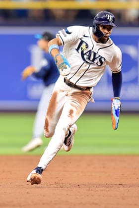 July 10, 2026, St. Petersburg, Florida, USA: Tampa Bay Rays left fielder Chandler Simpson (14) advances to third base on a single by right fielder Victor Mesa Jr. (25) during an MLB, Baseball Herren, USA game on July 10, 2026 at Tropicana Field. The Rays beat the Mariners 7-2. St. Petersburg USA - ZUMAh180 20260710_zsp_h180_071 Copyright: xKimxHukarix