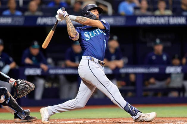 July 10, 2026, St. Petersburg, Florida, USA: Seattle Mariners shortstop J.P. Crawford (3) singles to right field during an MLB, Baseball Herren, USA game against the Tampa Bay Rays on July 10, 2026 at Tropicana Field. The Rays beat the Mariners 7-2. St. Petersburg USA - ZUMAh180 20260710_zsp_h180_075 Copyright: xKimxHukarix