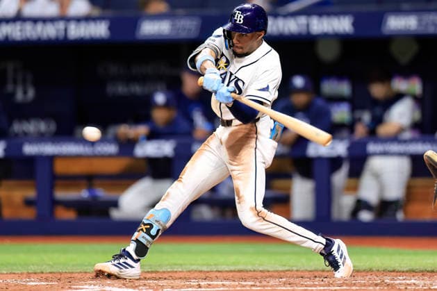 July 10, 2026, St. Petersburg, Florida, USA: Tampa Bay Rays left fielder Chandler Simpson (14) singles to center field during an MLB, Baseball Herren, USA game against the Seattle Mariners on July 10, 2026 at Tropicana Field. The Rays beat the Mariners 7-2. St. Petersburg USA - ZUMAh180 20260710_zsp_h180_078 Copyright: xKimxHukarix