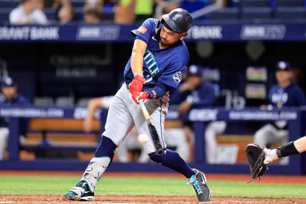 July 10, 2026, St. Petersburg, Florida, USA: Seattle Mariners first baseman Josh Naylor (12) singles to left field during an MLB, Baseball Herren, USA game against the Tampa Bay Rays on July 10, 2026 at Tropicana Field. The Rays beat the Mariners 7-2. St. Petersburg USA - ZUMAh180 20260710_zsp_h180_091 Copyright: xKimxHukarix