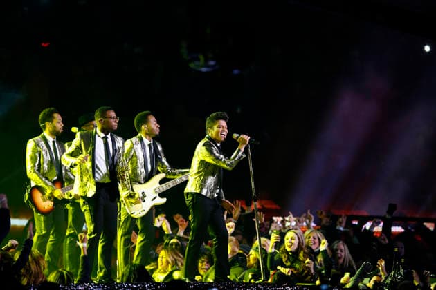 USA AMERICAN FOOTBALL SUPER BOWL Super Bowl XLVIII Denver Broncos against the Seattle Seahawks epa04053043 US singer Bruno Mars performs during the halftime show of Super Bowl XLVIII at the MetLife Stadium in East Rutherford, New Jersey, USA 02 February 2014. EAST RUTHERFORD United States  Copyright: xERIKxS.xLESSERx