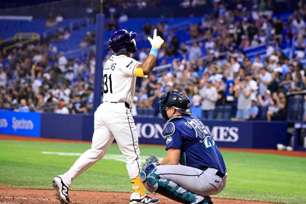 July 10, 2026, St. Petersburg, Florida, USA: Tampa Bay Rays center fielder Cedric Mullins (31) homers to right field during an MLB, Baseball Herren, USA game against the Seattle Mariners on July 10, 2026 at Tropicana Field. The Rays beat the Mariners 7-2. St. Petersburg USA - ZUMAh180 20260710_zsp_h180_100 Copyright: xKimxHukarix