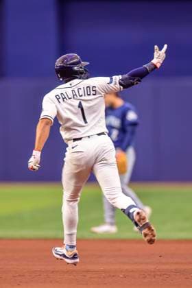 July 10, 2026, St. Petersburg, Florida, USA: Tampa Bay Rays second baseman Richie Palacios (1) homers to right field during an MLB, Baseball Herren, USA game against the Seattle Mariners on July 10, 2026 at Tropicana Field. The Rays beat the Mariners 7-2. St. Petersburg USA - ZUMAh180 20260710_zsp_h180_104 Copyright: xKimxHukarix