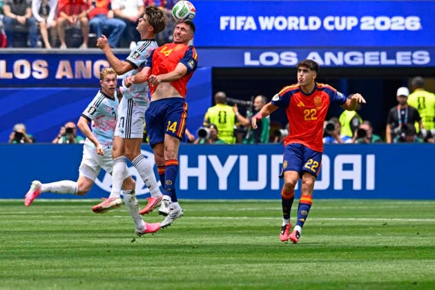 RECORD DATE NOT STATED 10th July 2026; Los Angeles Stadium, Los Angeles, California, United States of America; FIFA World Cup, WM, Weltmeisterschaft, Fussball Football, Spain versus Belgium; Aymeric Laporte of Spain battles for possession ball with Charles De Ketelaere of Belgium JulianxMedina DiaEsportivo