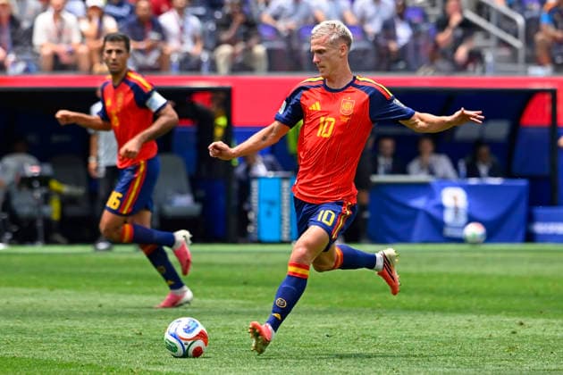 RECORD DATE NOT STATED 10th July 2026; Los Angeles Stadium, Los Angeles, California, United States of America; FIFA World Cup, WM, Weltmeisterschaft, Fussball Football, Spain versus Belgium; Dani Olmo of Spain passes the ball JulianxMedina DiaEsportivo