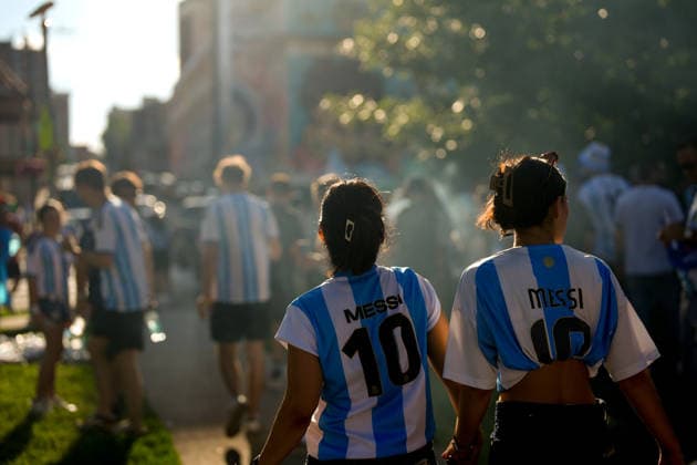 Argentina fans gather in Kansas ahead of World Cup quarter-final against Switzerland KANSAS, UNITED STATES - JULY 11: Argentina fans gather at Mill Creek Park in Kansas, United States on July 11, 2026. Fans gathered to support their team with chants and anthems ahead of the 2026 FIFA World Cup, WM, Weltmeisterschaft, Fussball quarter-final match against Switzerland. Ercin Erturk Anadolu Kansas United States. Editorial use only. Please get in touch for any other usage.  Copyright: x2026xAnadoluxErcinxErturkx