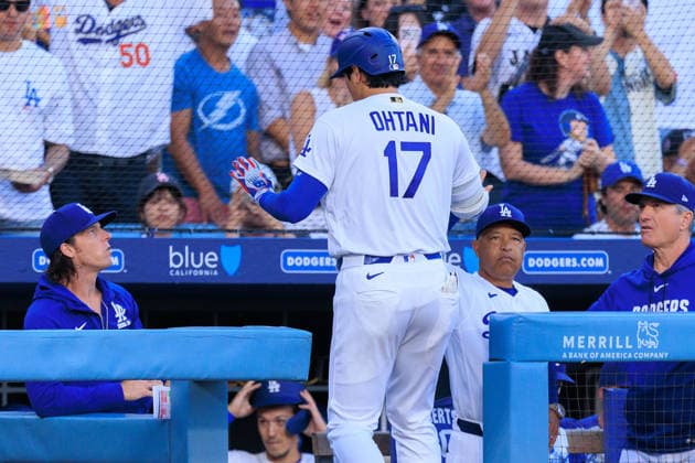 July 10, 2026, Los Angeles, California, USA: Shohei Ohtani 17 of the Los Angeles Dodgers is congratulated by manager, Dave Roberts after hitting a solo home run in the first inning in a regular season MLB, Baseball Herren, USA game against the Arizona Diamondbacks on Friday July 10, 2026 at Dodger Stadium in Los Angeles, California. Dodgers lose to Diamondbacks, 3-9. JAVIER ROJAS PI Los Angeles USA - ZUMAp124 20260710_zaa_p124_026 Copyright: xJavierxRojasx