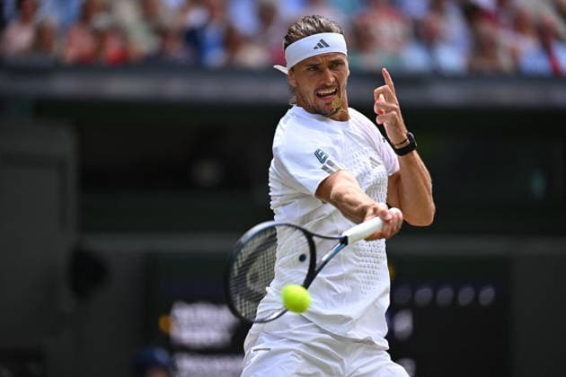 2026 Wimbledon - Semi-Final - Alexander Zverev Alexander Zverev (GER) during his semi final match at the 2026 Wimbledon Championships at the AELTC in London, Great Britain, on July 10, 2026. Photo by Corinne Dubreuil ABACAPRESS.COM LONDON United Kingdom  Copyright: xDubreuilxCorinne ABACAx