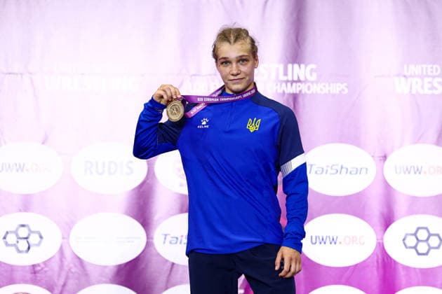 Ringen, U20 EM in Skopje U20 European Championships Podium 53kg WW - Gold: Anastasiia Polska (UKR) *** U20 European Championships Podium, 53 kg Open Weight, Gold: Anastasiia Polska (UKR) Copyright: xJakexKirkmanx xUnitedxWorldxWrestlingx Jake Kirkman United World Wrestling