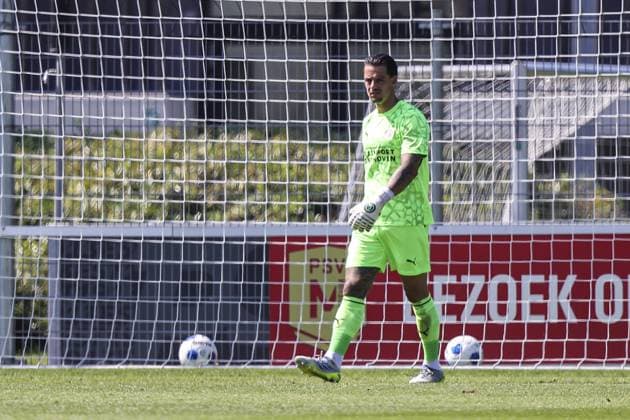 EINDHOVEN , 11-07-2026 , TenCate Stadion De Herdgang , season 2026 2027 , pre season , football , friendly match between PSV and Rakow Czestochowa picture shows PSV Goalkeeper Nick Olij PSV - Rakow Czestochowa (friendly)  x204975924x Copyright: