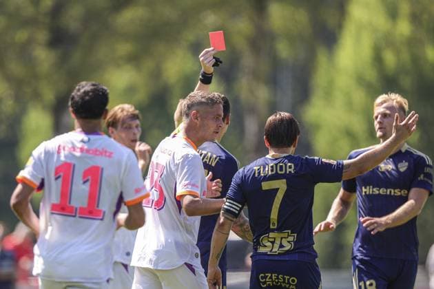EINDHOVEN , 11-07-2026 , TenCate Stadion De Herdgang , season 2026 2027 , pre season , football , friendly match between PSV and Rakow Czestochowa picture shows Rakow Czestochowa Player Fran Tudor get a red card PSV - Rakow Czestochowa (friendly)  x204976208x Copyright: