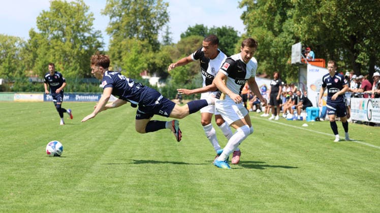 11.07.2026, xrekx, Fussball Testspiel, SV Elversberg - FC Thun v.l. Michael Heule (FC Thun) Jan Gyamerah (SV 07 Elversberg) Lukas Petkov (SV 07 Elversberg) Foulspiel (DFL DFB REGULATIONS PROHIBIT ANY USE OF PHOTOGRAPHS as IMAGE SEQUENCES and or QUASI-VIDEO) Rust *** July 11, 2026, xrekx, Soccer Friendly Match, SV Elversberg vs. FC Thun v l Michael Heule (FC Thun), Jan Gyamerah (SV 07 Elversberg), Lukas Petkov (SV 07 Elversberg), Foul. DFL and DFB regulations prohibit any use of photographs as image sequences and or quasi-video. Rust