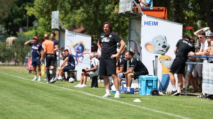 11.07.2026, xrekx, Fussball Testspiel, SV Elversberg - FC Thun v.l. Vincent Wagner Trainer (SV 07 Elversberg) (DFL DFB REGULATIONS PROHIBIT ANY USE OF PHOTOGRAPHS as IMAGE SEQUENCES and or QUASI-VIDEO) Rust *** July 11, 2026, xrekx, Soccer Friendly Match, SV Elversberg vs. FC Thun, by Vincent Wagner, Coach of SV 07 Elversberg. DFL and DFB regulations prohibit any use of photographs as image sequences and or quasi-video. Rust