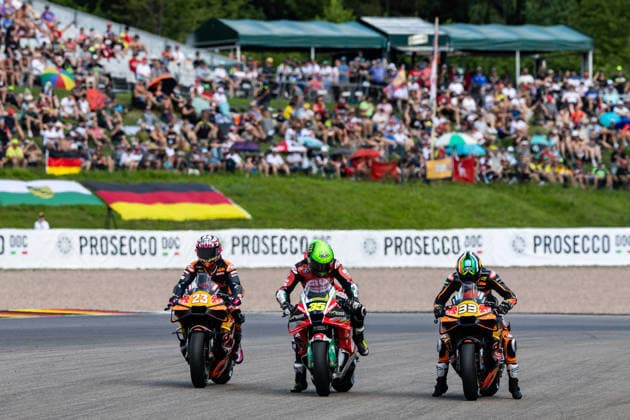 GER, Großer Preis von Deutschland, MotoGP. 11. Lauf, FIM Motorrad-Weltmeisterschaft. 11.07.2026, Sachsenring, Hohenstein-Ernstthal, GER, Großer Preis von Deutschland, MotoGP. 11. Lauf, FIM Motorrad-Weltmeisterschaft. 23, Enea Bastianini, Red Bull KTM Tech3, 35, Cal Crutchlow, Castrol Honda LCR, 33, Brad Binder, Red Bull KTM Factory Racing Â Foto: Alexander Trienitz Hohenstein-Ernstthal Sachsenring Sachsen Deutschland *** GER, German Grand Prix, MotoGP Round 11, FIM Motorcycle World Championship, July 11, 2026, Sachsenring, Hohenstein Ernstthal, GER, German Grand Prix, MotoGP Round 11, FIM Motorcycle World Championship 23, Enea Bastianini, Red Bull KTM Tech3, 35, Cal Crutchlow, Castrol Honda LCR, 33, Brad Binder, Red Bull KTM Factory Racing. Photo by Alexander Trienitz, Hohenstein Ernstthal, Sachsenring, Saxony, Germany