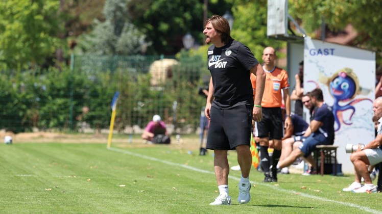 11.07.2026, xrekx, Fussball Testspiel, SV Elversberg - FC Thun v.l. Vincent Wagner Trainer (SV 07 Elversberg) (DFL DFB REGULATIONS PROHIBIT ANY USE OF PHOTOGRAPHS as IMAGE SEQUENCES and or QUASI-VIDEO) Rust *** July 11, 2026, xrekx, Soccer Friendly Match, SV Elversberg vs. FC Thun, by Vincent Wagner, Coach of SV 07 Elversberg. DFL and DFB regulations prohibit any use of photographs as image sequences and or quasi-video. Rust