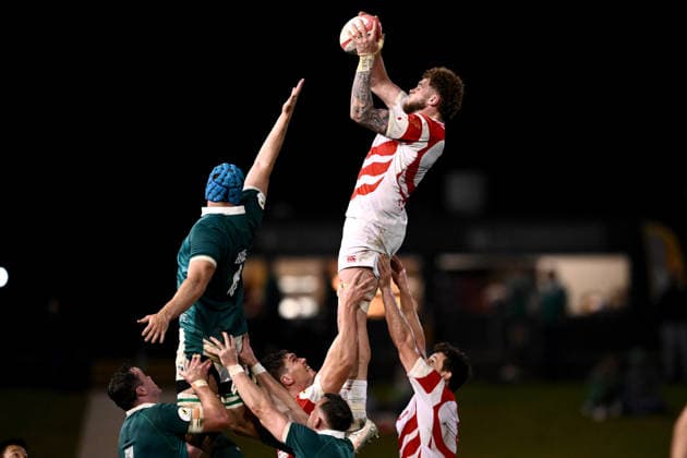 RUGBY JAPAN IRELAND, Warner Dearns of Japan wins a line out ball during the 2026 Nations Championship Rugby Test between Japan and Ireland at McDonald Jones Stadium in Newcastle, Saturday, July 11, 2026. ( NO ARCHIVING, EDITORIAL USE ONLY NEWCASTLE New South Wales Australia  Copyright: xDANxHIMBRECHTSx 20260711173763172556