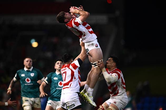RUGBY JAPAN IRELAND, Michael Stolberg of Japan is lifted to receive a kick during the 2026 Nations Championship Rugby Test between Japan and Ireland at McDonald Jones Stadium in Newcastle, Saturday, July 11, 2026. ( NO ARCHIVING, EDITORIAL USE ONLY NEWCASTLE New South Wales Australia  Copyright: xDANxHIMBRECHTSx 20260711167592879506