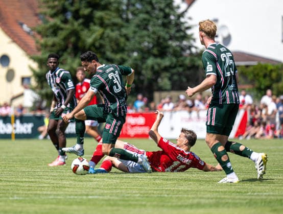 Fußball, Herren, Testspiel, Saison 2026 2027, Hallescher FC - FC Energie Cottbus in Finsterwalde, v. l. Niklas Landgraf (Halle), Moritz Hannemann (Energie Cottbus), Lennard Becker (Halle), 11.07. 2026, *** Soccer, Men s, Friendly Match, 2026–2027 Season, Hallescher FC vs. FC Energie Cottbus in Finsterwalde; from left: Niklas Landgraf (Halle), Moritz Hannemann (Energie Cottbus), Lennard Becker (Halle), July 11, 2026, Copyright: xSebastianxRäppold MatthiasxKochx