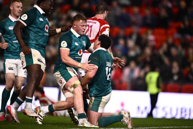 RUGBY JAPAN IRELAND, Tom Stewart of Ireland (right) celebrates with teammates after scoring a try during the 2026 Nations Championship Rugby Test between Japan and Ireland at McDonald Jones Stadium in Newcastle, Saturday, July 11, 2026. ( NO ARCHIVING, EDITORIAL USE ONLY NEWCASTLE New South Wales Australia  Copyright: xDANxHIMBRECHTSx 20260711148563127621