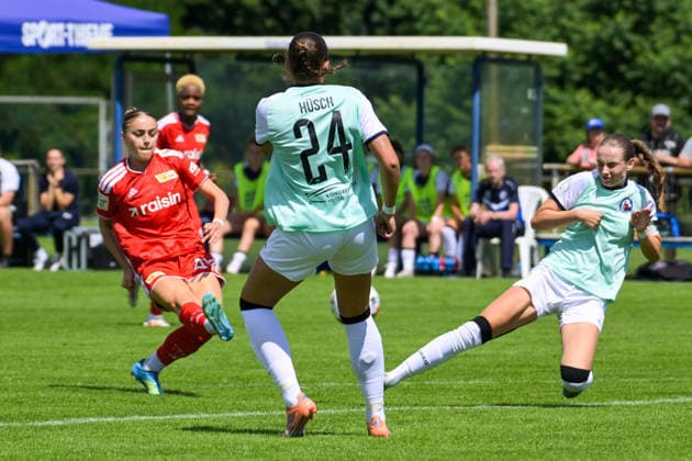 11.07.2026, xlakx, Fussball Testspiel, 1.FFC Turbine Potsdam - 1. FC Union Berlin v.l. Lia Kamber (1.FC Union Berlin), Julia Hüsch (1. FFC Turbine Potsdam) Torschuss Oranienburg *** July 11, 2026, xlakx, Soccer Friendly Match, 1 FFC Turbine Potsdam 1 FC Union Berlin v Lia Kamber 1 FC Union Berlin, Julia Hüsch 1 FFC Turbine Potsdam, Shot on Goal, Oranienburg