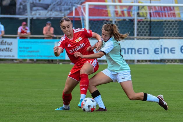 11.07.2026, xlakx, Fussball Testspiel, 1.FFC Turbine Potsdam - 1. FC Union Berlin v.l. Lia Kamber (1.FC Union Berlin), Elena Gößler (1. FFC Turbine Potsdam) Zweikampf, Duell, Kampf, tackle Oranienburg *** July 11, 2026, xlakx, Soccer Friendly Match, 1 FFC Turbine Potsdam 1 FC Union Berlin v Lia Kamber 1 FC Union Berlin, Elena Gößler 1 FFC Turbine Potsdam, Head-to-head, Duel, Battle, Tackle, Oranienburg