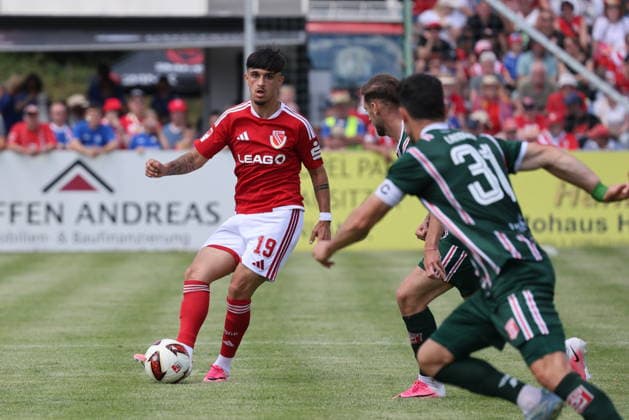 19 Jannis Boziaris (Energie Cottbus) Fussball Testspiel 2026 2027 FC Energie Cottbus - Hallescher FC *** 19 Jannis Boziaris Energie Cottbus Soccer Friendly Match 2026 2027 FC Energie Cottbus Hallescher FC