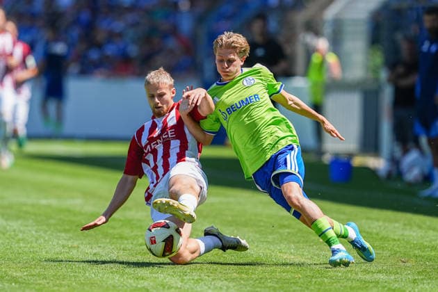 11.07.2026, xydrx, Fußball, Testspiel, FC Gütersloh - FC Schalke 04, Saison 2026 2027, Ohlendorf Stadion im Heidewald: Len Wilkesmann (FC Gütersloh, 15) im Zweikampf gegen Luca Vozar (FC Schalke 04, 38) DFB regulations prohibit any use of photographs as image sequences and or quasi-video. *** July 11, 2026, xydrx, soccer, friendly match, FC Gütersloh vs. FC Schalke 04, 2026–2027 season, Ohlendorf Stadium in Heidewald, Len Wilkesmann (FC Gütersloh), No. 15 in a tackle against Luca Vozar (FC Schalke 04), No. 38. DFB regulations prohibit any use of photographs as image sequences and or quasi-video. Copyright: HMBxMedia YannisxDreimann
